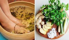Ngâm chân Lá ngải cứu