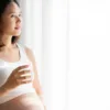 Mẹ bầu có nên uống nước dừa hàng ngày?
